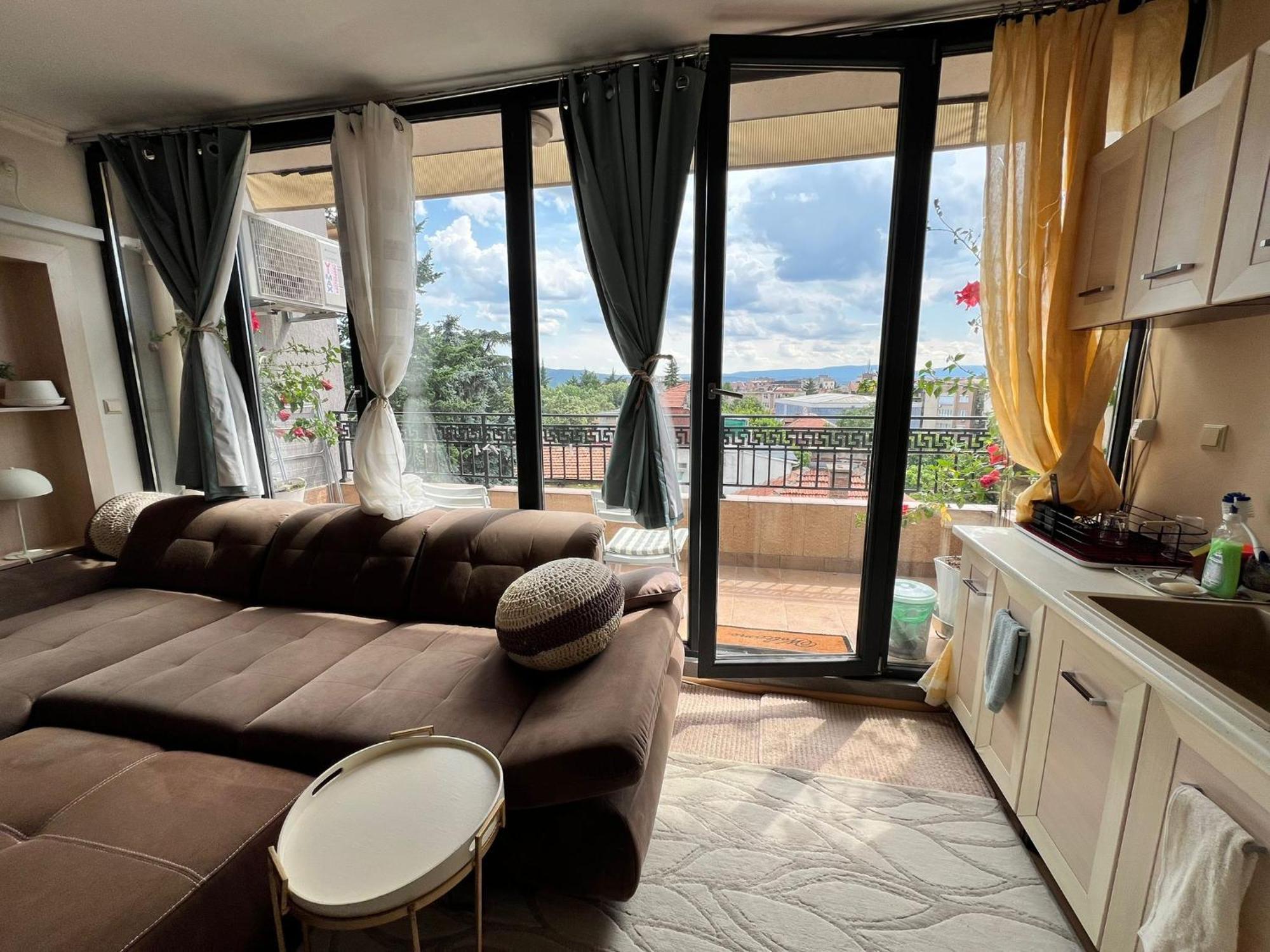 Downtown Central Apartment With Working Kitchen, City Views & Free Parking Kazanlŭk Exterior foto
