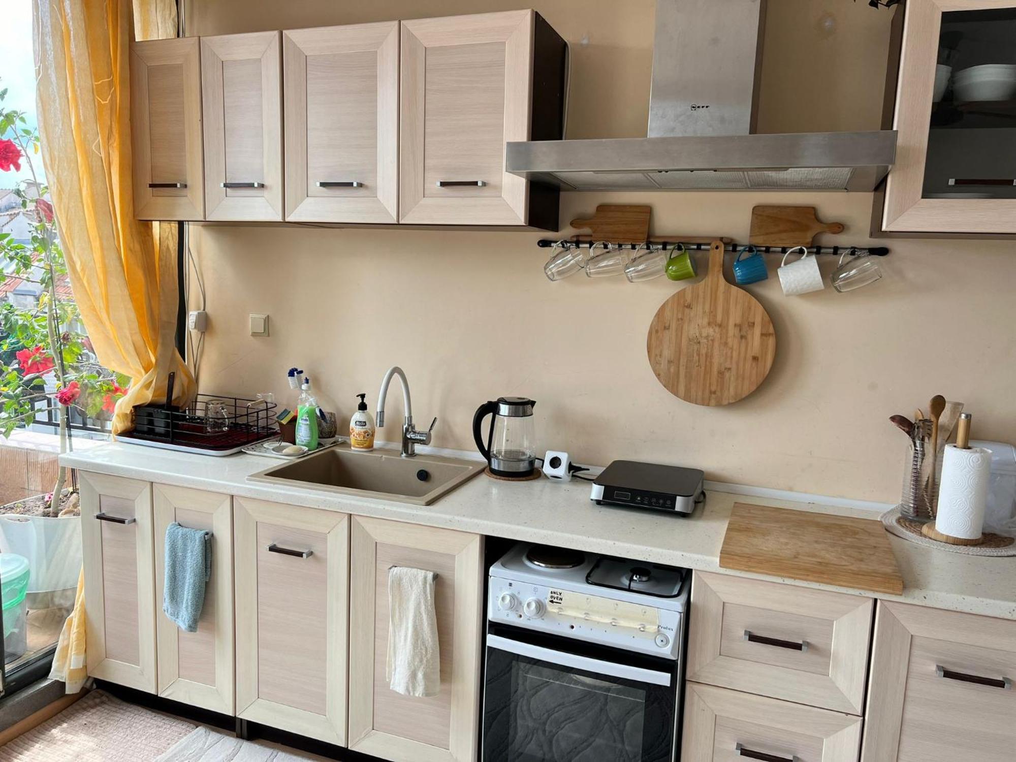 Downtown Central Apartment With Working Kitchen, City Views & Free Parking Kazanlŭk Exterior foto